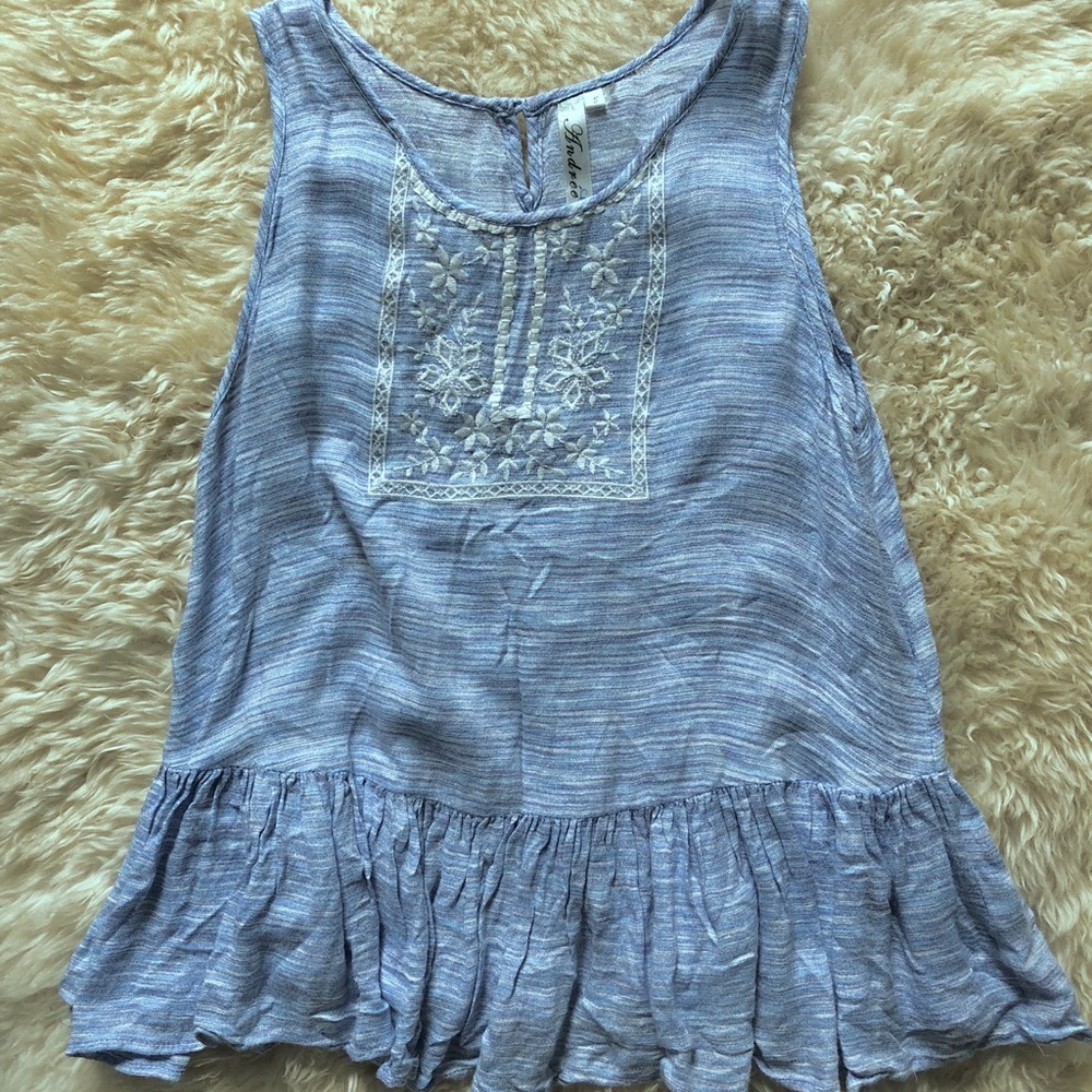 Flowy tank